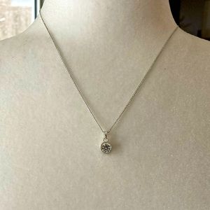 Crystal pendant necklace